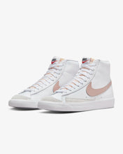 Laden Sie das Bild in den Galerie-Viewer, NIKE BLAZER MID