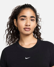 Carica l'immagine nel visualizzatore di Gallery, T-SHIRT DONNA NIKE