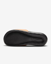 Load image into Gallery viewer, NIKE W VICTORI ONE SLIDE CIABATTA