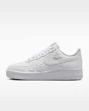 Laden Sie das Bild in den Galerie-Viewer, WMNS AIR FORCE 1 07