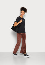 Carica l'immagine nel visualizzatore di Gallery, T-SHIRT DONNA