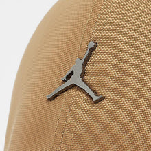 Laden Sie das Bild in den Galerie-Viewer, CAPPELLO CON VISIERA JORDAN