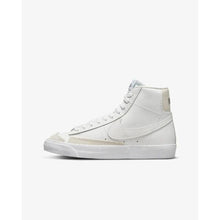 Laden Sie das Bild in den Galerie-Viewer, NIKE BLAZER MID '77 (GS)