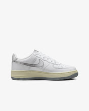 Carica l'immagine nel visualizzatore di Gallery, Nike Air Force 1 LV8 3