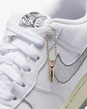 Carica l'immagine nel visualizzatore di Gallery, Nike Air Force 1 LV8 3