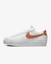 Cargar imagen en el visor de la galería, W BLAZER LOW PLATFORM