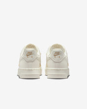 Cargar imagen en el visor de la galería, WMNS AIR FORCE 1 '07
