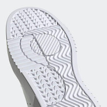 Laden Sie das Bild in den Galerie-Viewer, SUPERCOURT