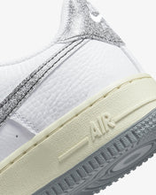 Carica l'immagine nel visualizzatore di Gallery, Nike Air Force 1 LV8 3