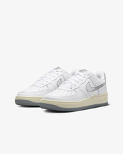 Carica l'immagine nel visualizzatore di Gallery, Nike Air Force 1 LV8 3