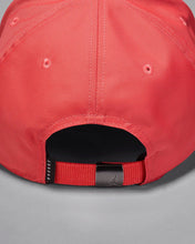 Laden Sie das Bild in den Galerie-Viewer, CAPPELLO CON VISIERA JORDAN