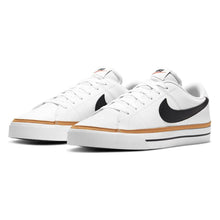Laden Sie das Bild in den Galerie-Viewer, NIKE AIR MAX SC LEA