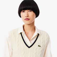 Laden Sie das Bild in den Galerie-Viewer, MAGLIONE A TRECCIA IN LANA DONNA
