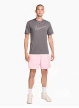 Laden Sie das Bild in den Galerie-Viewer, T-SHIRT UOMO NIKE