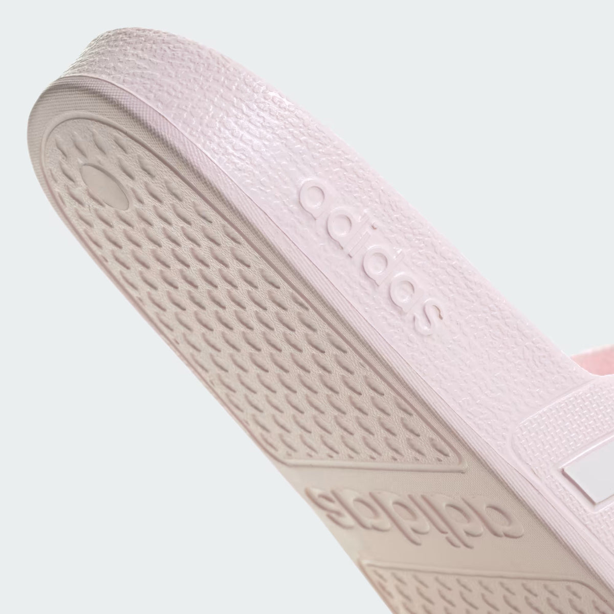ADILETTE AQUA
