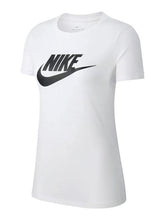 Cargar imagen en el visor de la galería, W NSW TEE ESSNTL ICON FUTURA T-SHIRT