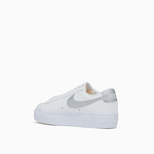 Cargar imagen en el visor de la galería, W BLAZER LOW PLATFORM