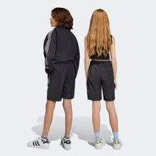 Laden Sie das Bild in den Galerie-Viewer, BERMUDA ADIDAS JUNIOR