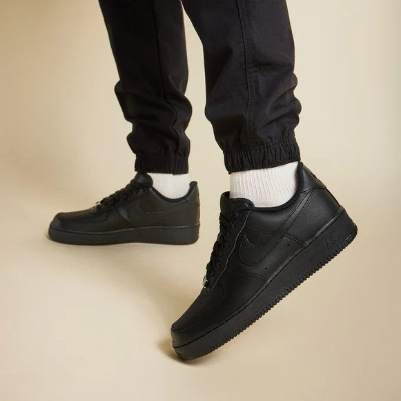 NIKE AIR FORCE 1 '07