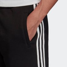 Laden Sie das Bild in den Galerie-Viewer, SHORT 3-STRIPES