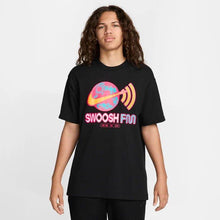 Laden Sie das Bild in den Galerie-Viewer, T-SHIRT UOMO NIKE