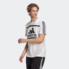 Laden Sie das Bild in den Galerie-Viewer, M CB T-SHIRT