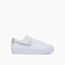 Cargar imagen en el visor de la galería, W BLAZER LOW PLATFORM