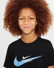 Laden Sie das Bild in den Galerie-Viewer, T-SHIRT JUNIOR NIKE