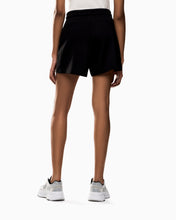 Carica l'immagine nel visualizzatore di Gallery, SHORT DONNA EA7