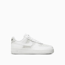 Cargar imagen en el visor de la galería, W NIKE AIR FORCE 1