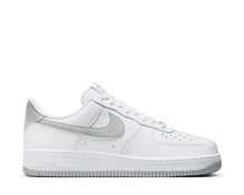 Laden Sie das Bild in den Galerie-Viewer, AIR FORCE 1 '07