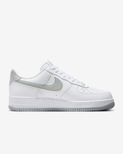 Laden Sie das Bild in den Galerie-Viewer, AIR FORCE 1 '07