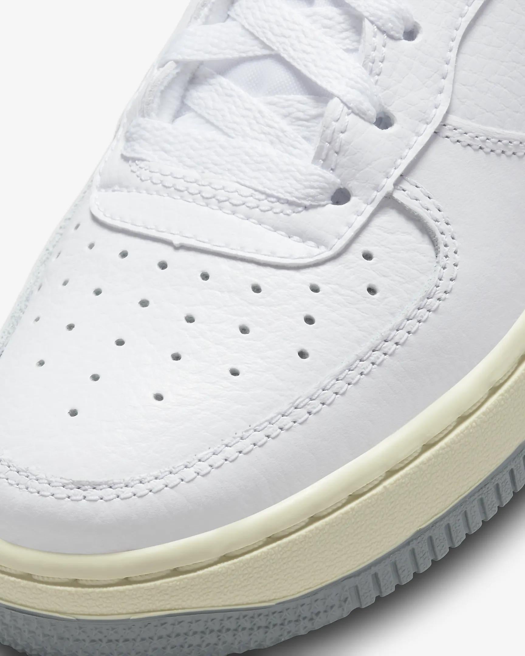 Nike Air Force 1 LV8 3