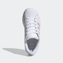 Laden Sie das Bild in den Galerie-Viewer, SUPERSTAR C