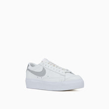 Cargar imagen en el visor de la galería, W BLAZER LOW PLATFORM