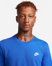 Laden Sie das Bild in den Galerie-Viewer, T-SHIRT MEZZA MANICA M NSW CLUB TEE