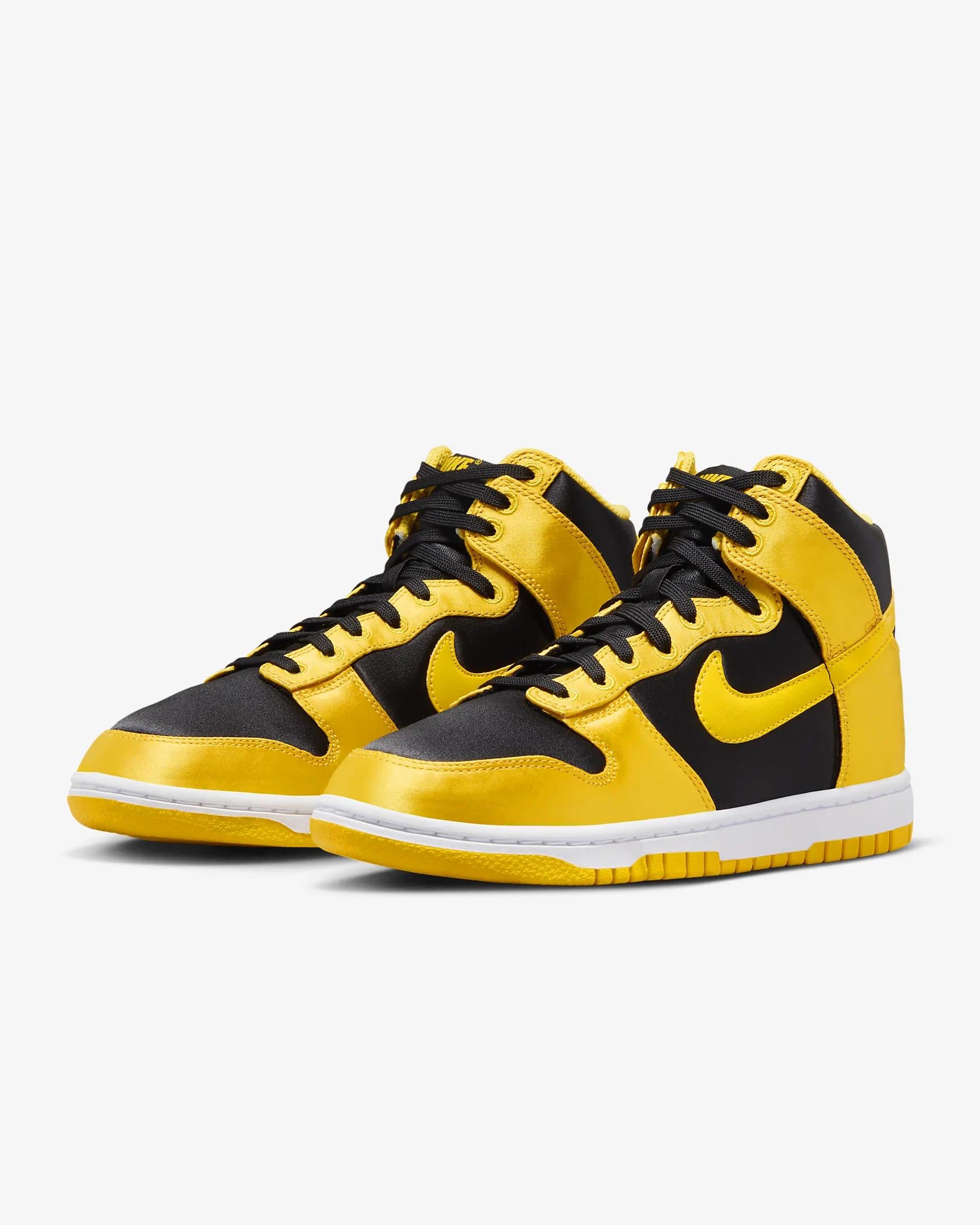 W NIKE DUNK HIGH