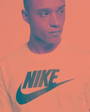 Laden Sie das Bild in den Galerie-Viewer, M NSW TEE ICON FUTURA T-SHIRT MEZZA MANICA