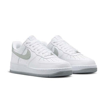 Laden Sie das Bild in den Galerie-Viewer, AIR FORCE 1 '07