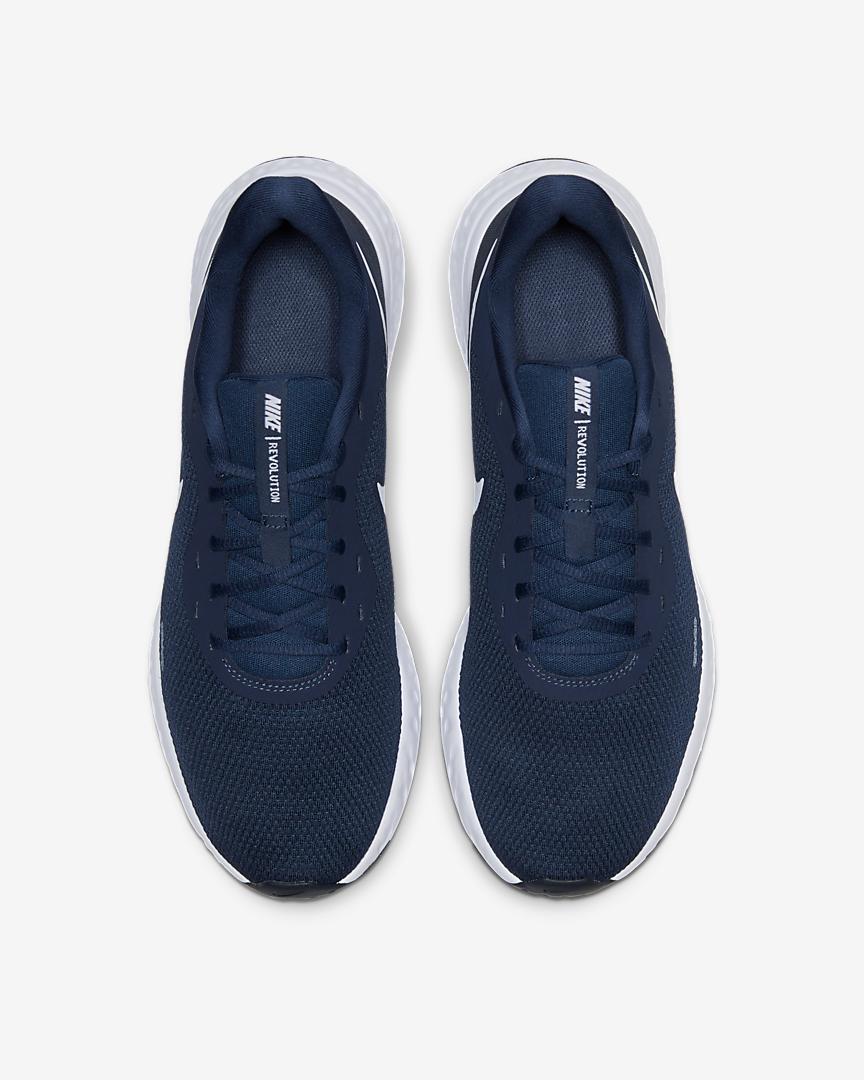 NIKE REVOLUTION 5