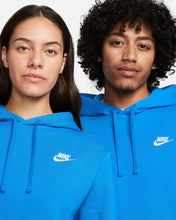 Laden Sie das Bild in den Galerie-Viewer, M NSW CLUB HOODIE PO BB