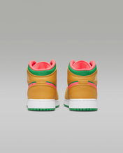 Carica l'immagine nel visualizzatore di Gallery, Air Jordan 1 Mid SE