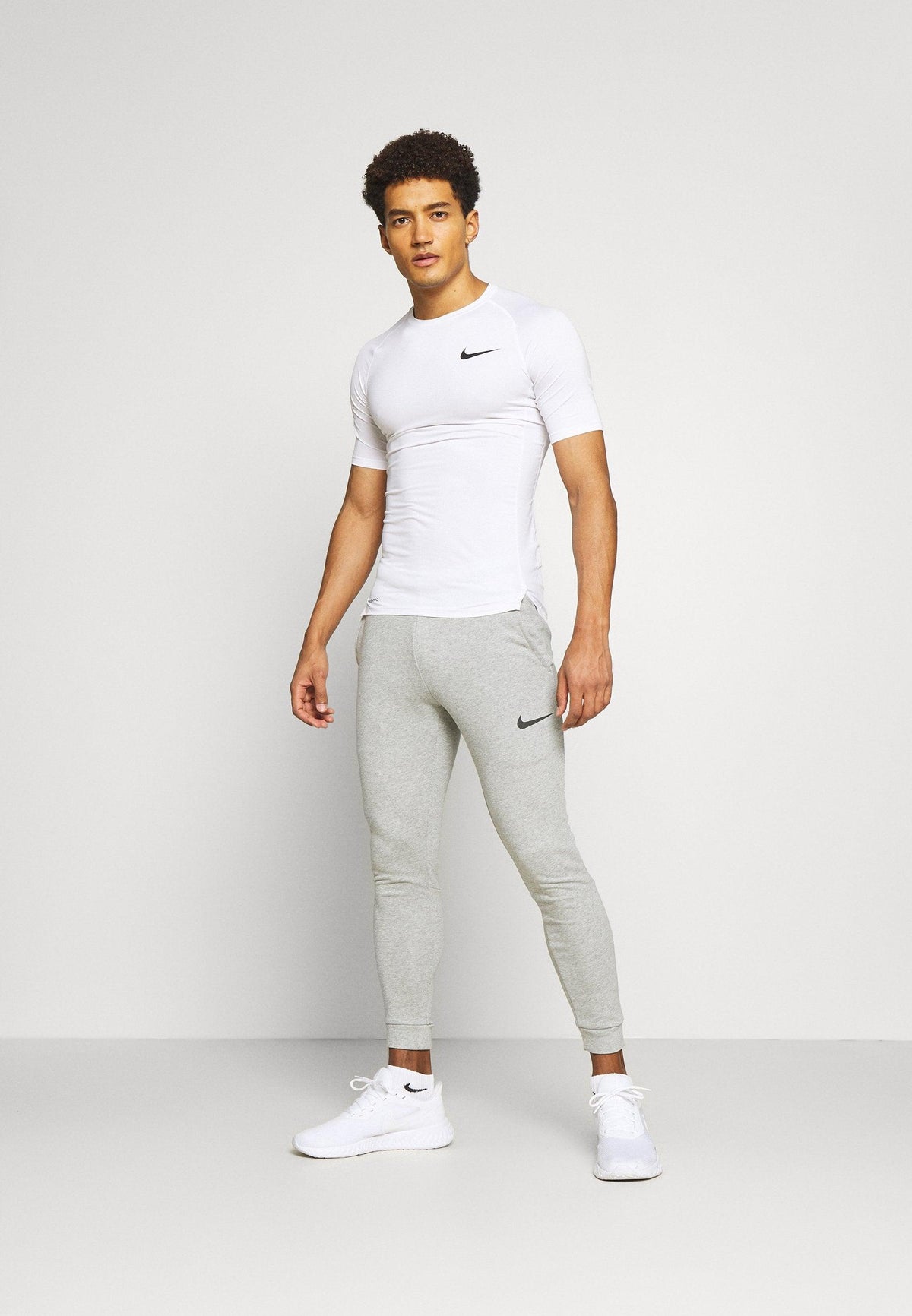 PANTALONE NIKE CON POLSINO