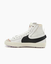 Laden Sie das Bild in den Galerie-Viewer, BLAZER MID'77 JUMBO
