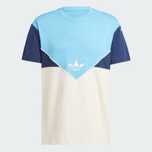Carica l&#39;immagine nel visualizzatore di Gallery, T-SHIRT ADICOLOR SEASONAL ARCHIVE
