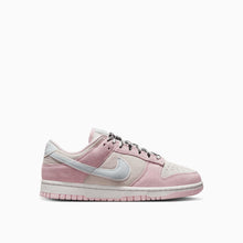 Carica l&#39;immagine nel visualizzatore di Gallery, NIKE DUNK LOW LX
