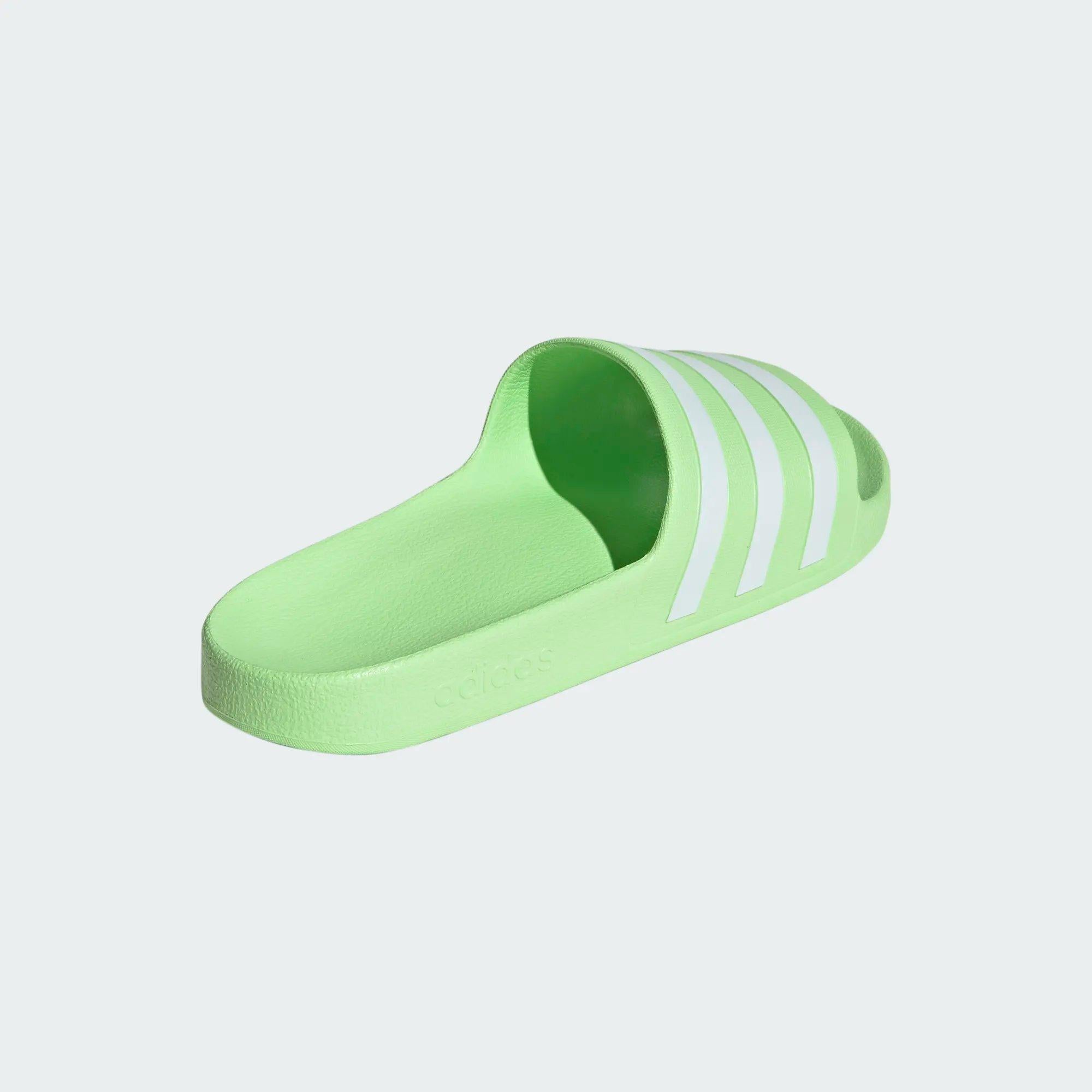 ADILETTE AQUA 