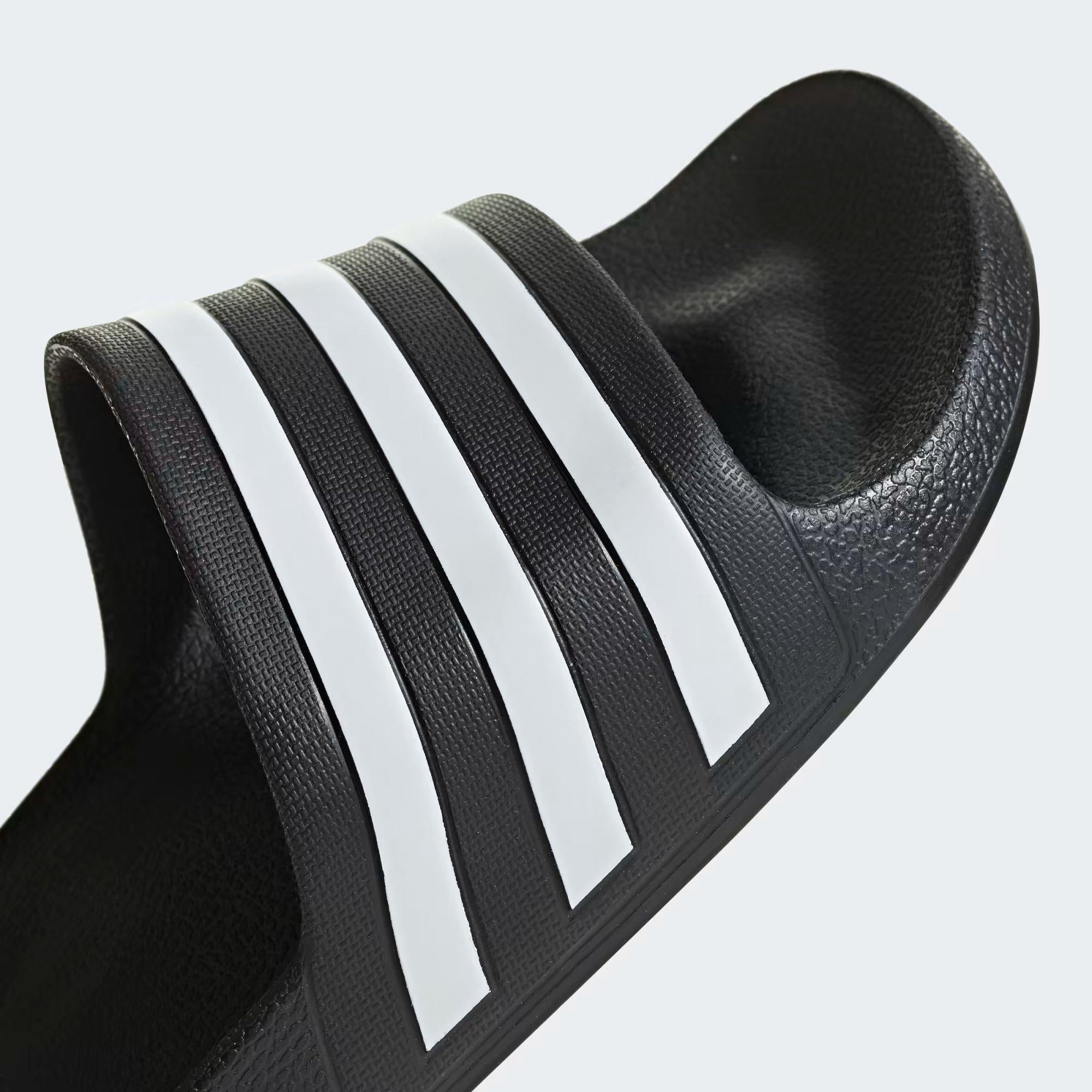 ADILETTE AQUA 