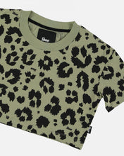 Laden Sie das Bild in den Galerie-Viewer, T-SHIRT CROP M/CORTA FANTASIA LEO SAGE
