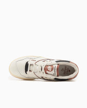 Laden Sie das Bild in den Galerie-Viewer, NEW BALANCE 550
